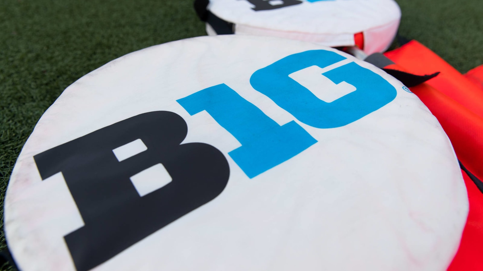 Big Ten opens spring events to percentages of fans