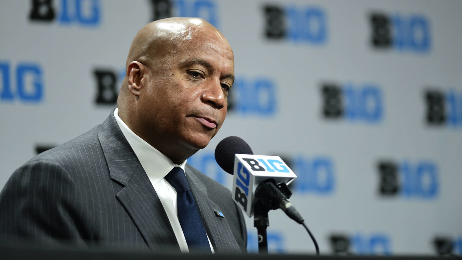 Parents of B1G football players protest in favor of season at conference HQ