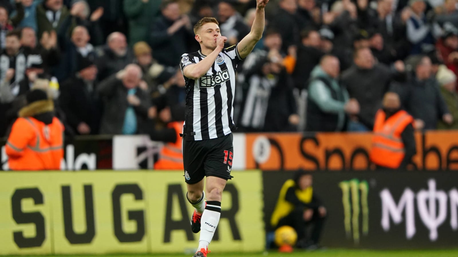 Harvey Barnes nets 4-4 equaliser vs. Luton in first game back from injury