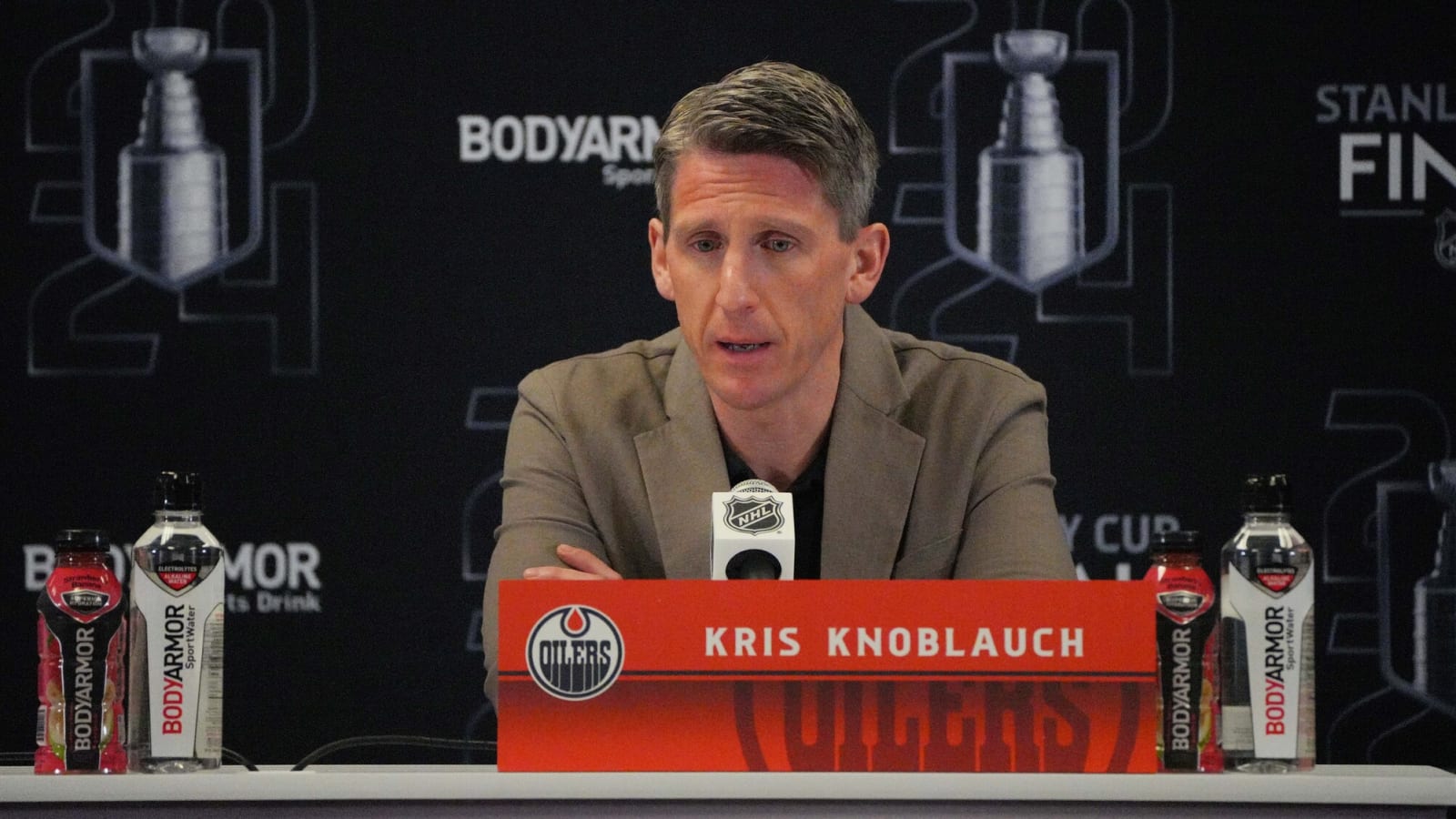 Oilers acquire defenseman from Blues
