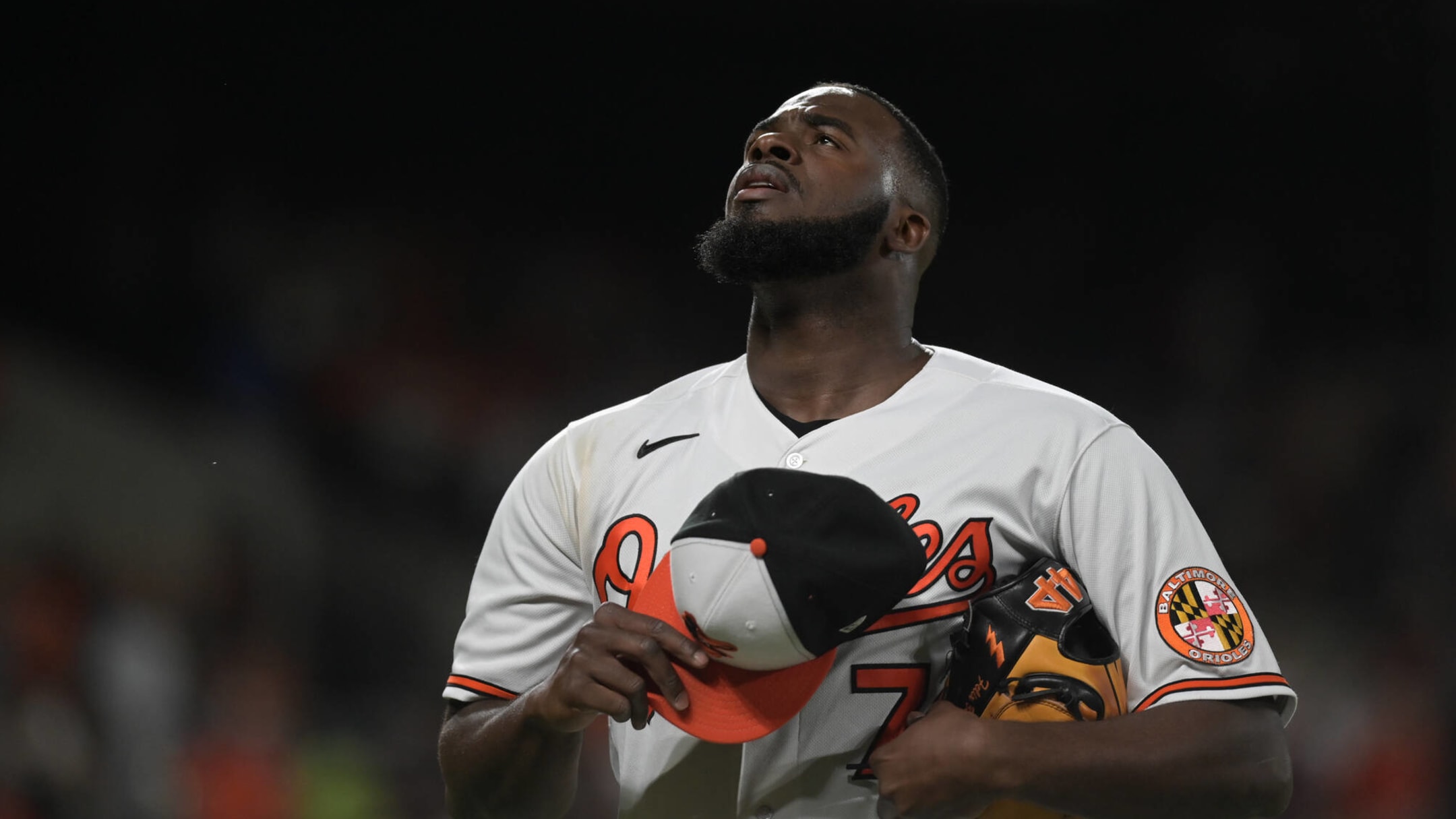Orioles All-Star closer leaves game with 'arm discomfort