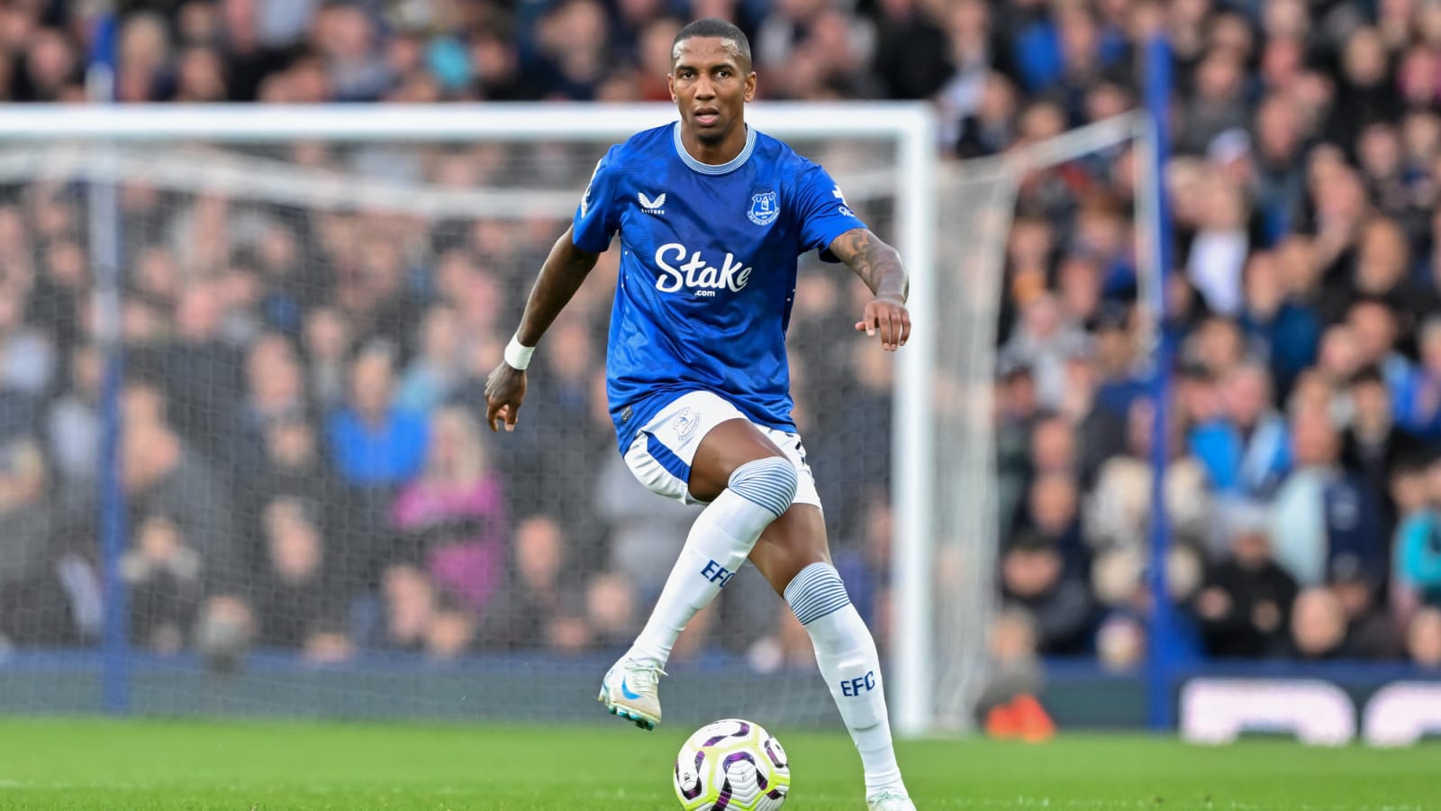 Former Manchester United star ‘proud’ after son makes professional debut