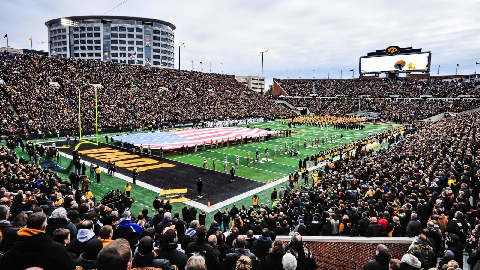 Iowa's Kinnick Stadium, Nile Kinnick statue defaced