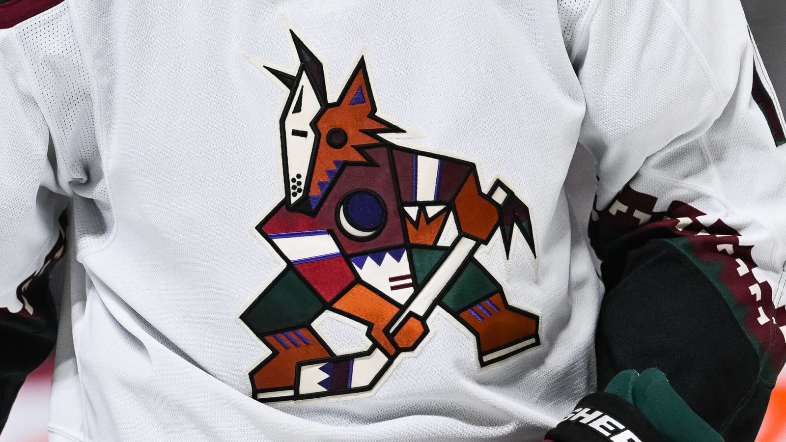 Arizona Coyotes announce return of classic jersey and logo