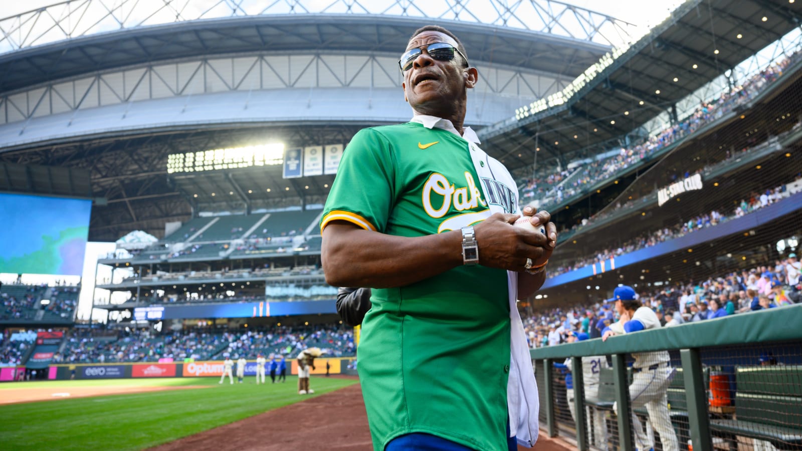 Athletics legend Dave Stewart pens down EMOTIONAL message following passing of close friend Rickey Henderson