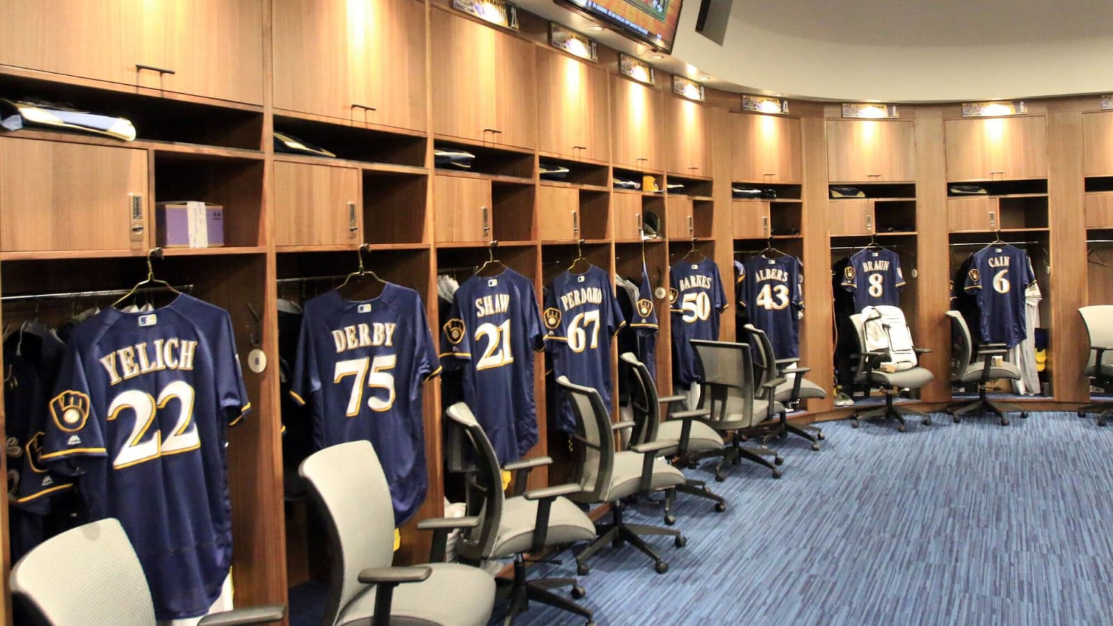 Man charged with felony burglary of Brewers clubhouse