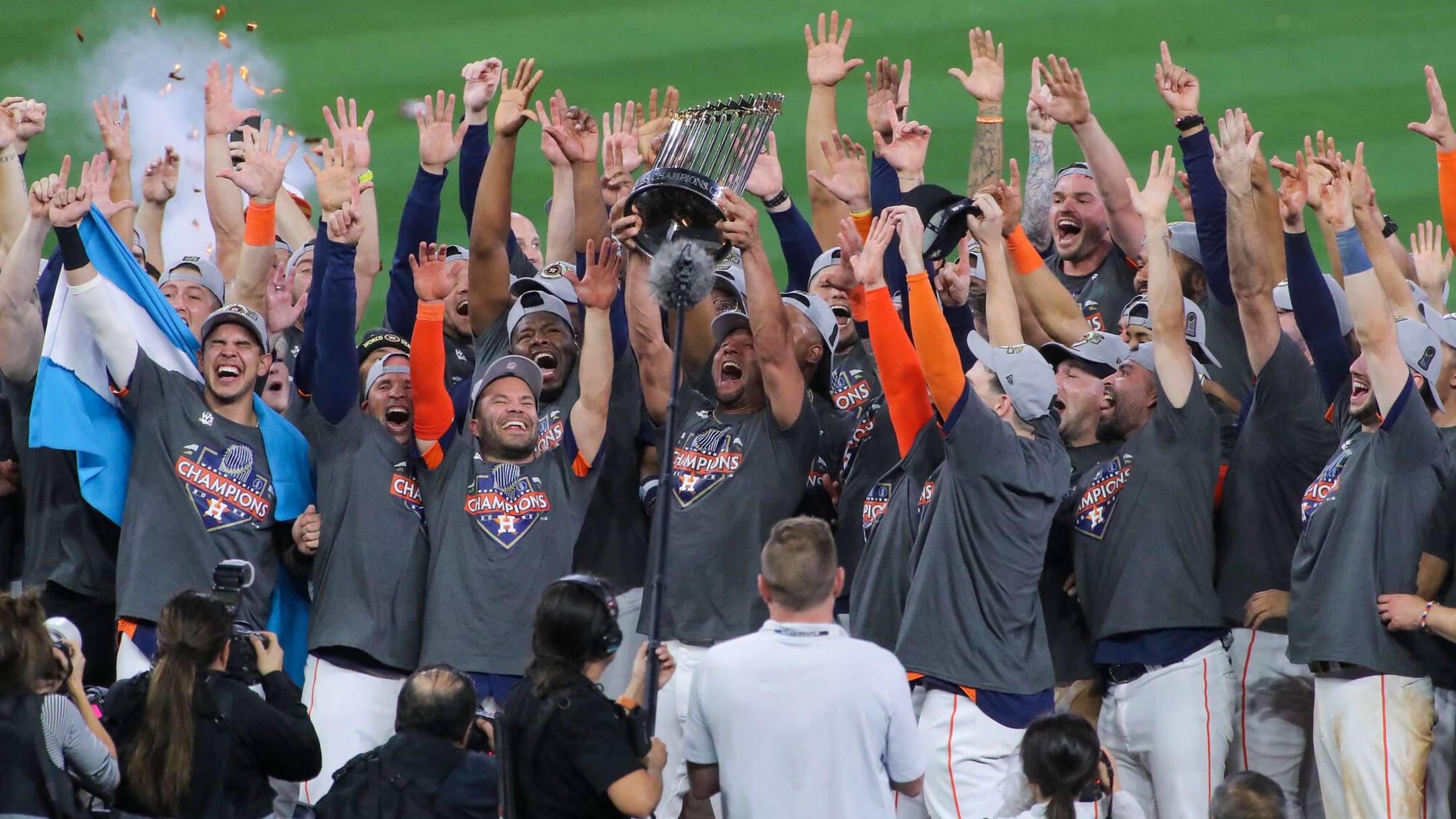 Astros grasp second World Series title over Phillies
