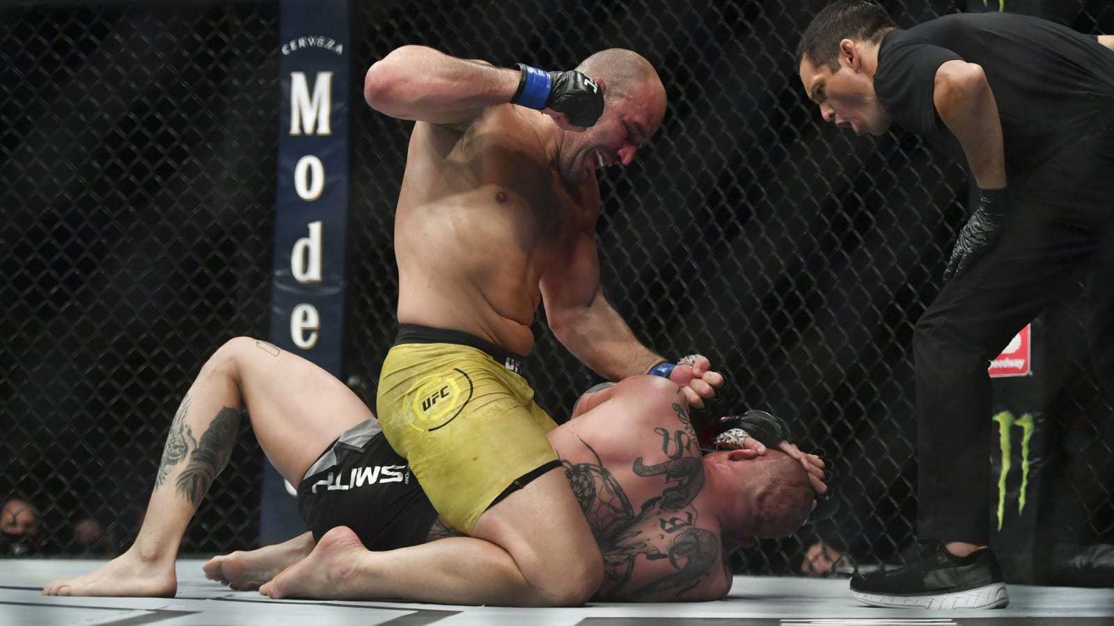 Glover Teixeira apologizes to Anthony Smith during UFC 'Fight Night' beatdown