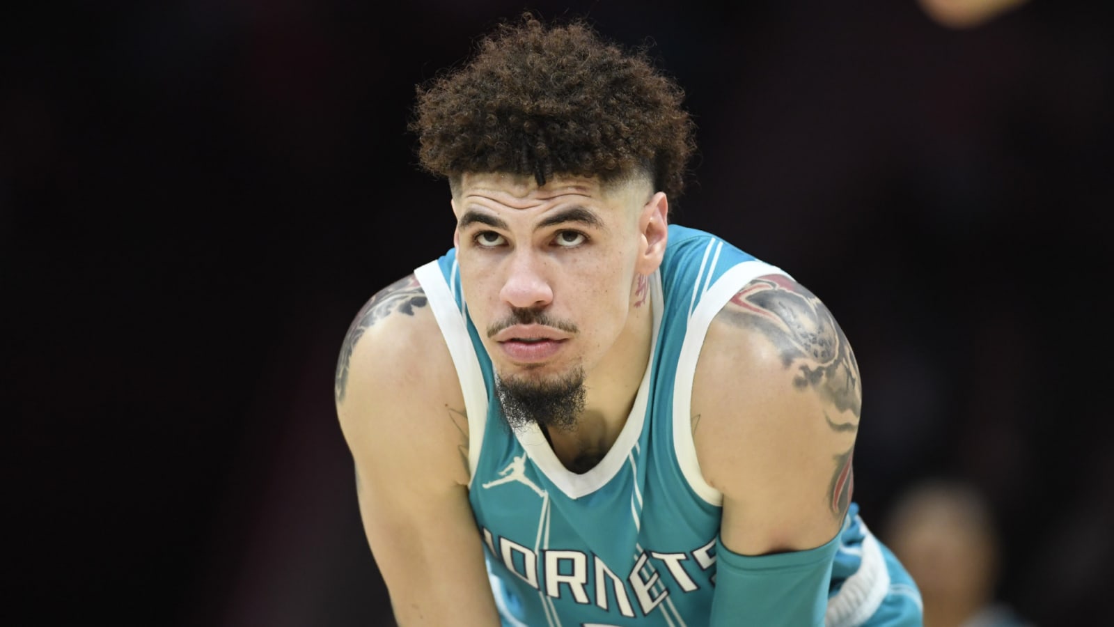 LaMelo Ball taunts Thanasis Antetokounmpo after hitting 3-pointer