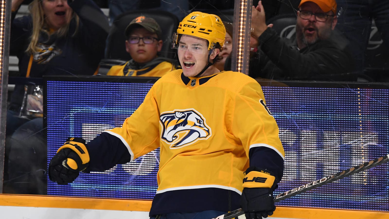 Predators re-sign Cody Glass following career year