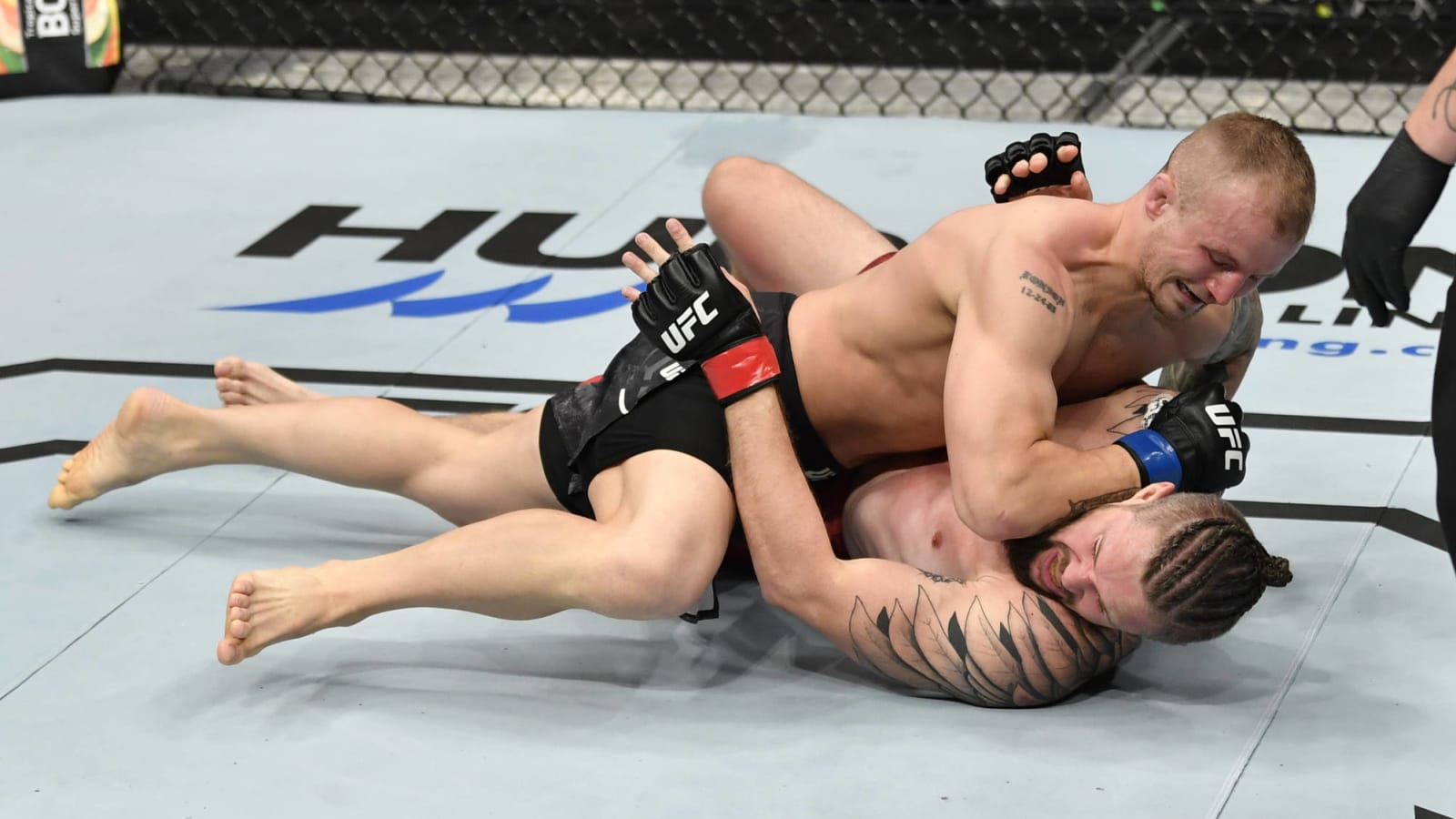 UFC world reacts to Jesse Ronson’s stunning upset over Nicolas Dalby