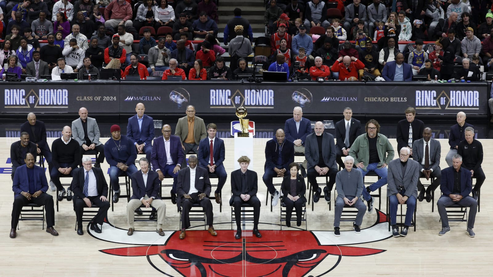 Bulls fans ripped for 'shameful' act at Ring of Honor ceremony