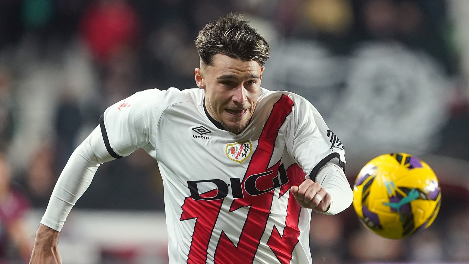 Tottenham desperate to sign La Liga star in talks with Barcelona