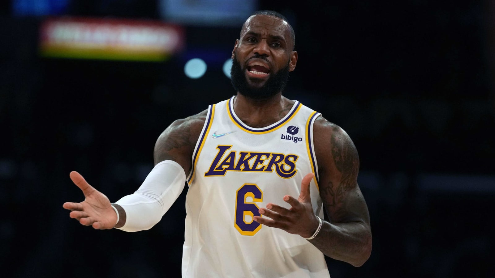 LeBron James clears protocols, can play Friday