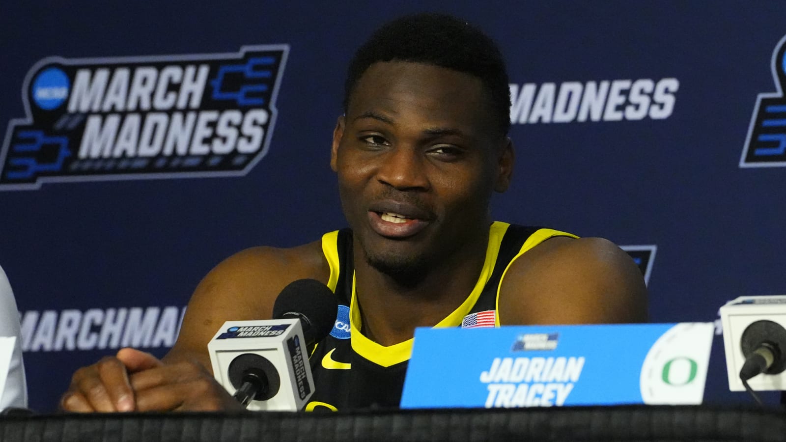 Houston Rockets Sign Standout Oregon Center To 2-Way Contract