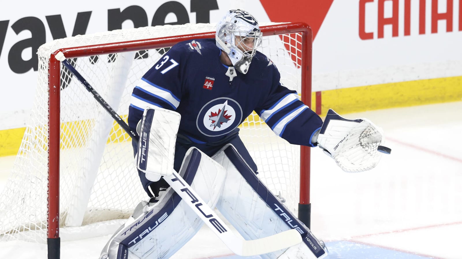 Connor Hellebuyck by no means a favorite for Vezina