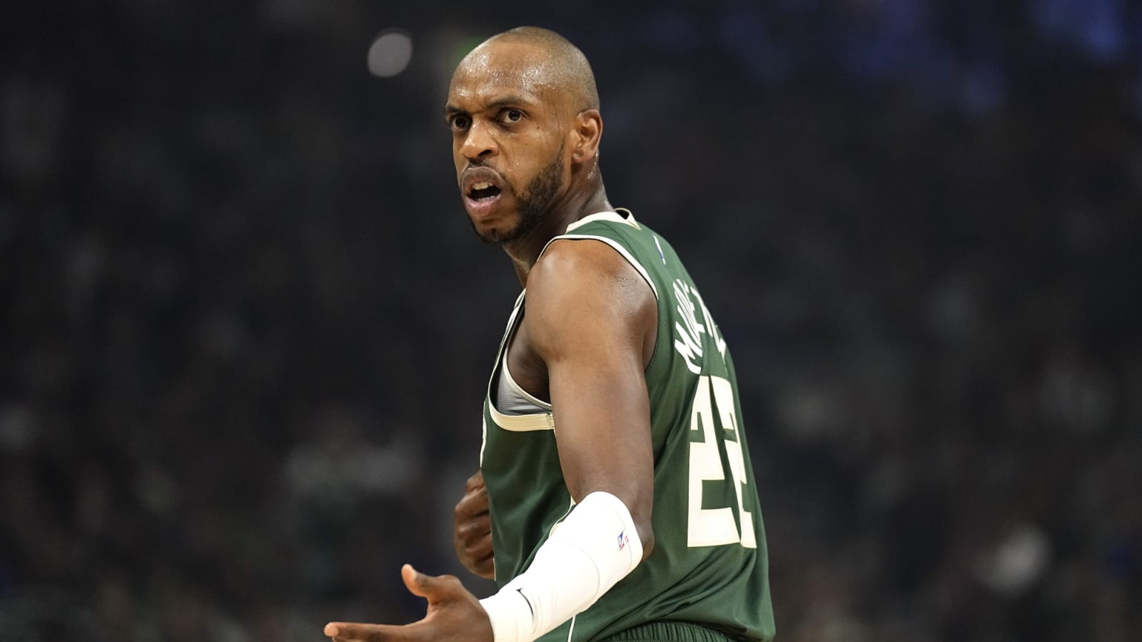 Bucks get concerning injury update on Khris Middleton