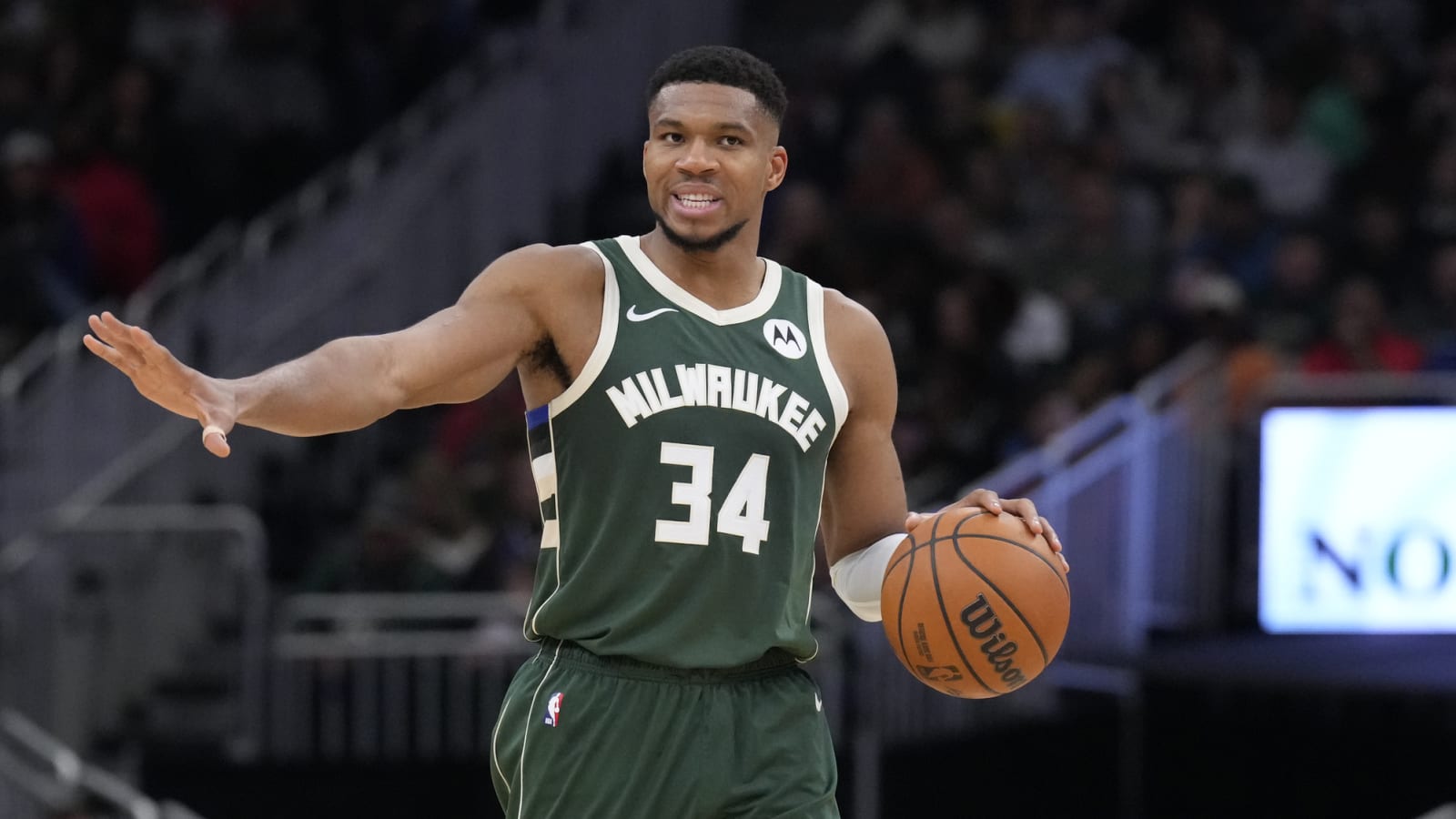 Bucks’ Giannis Antetokounmpo Out vs. Cavs With Strained Adductor