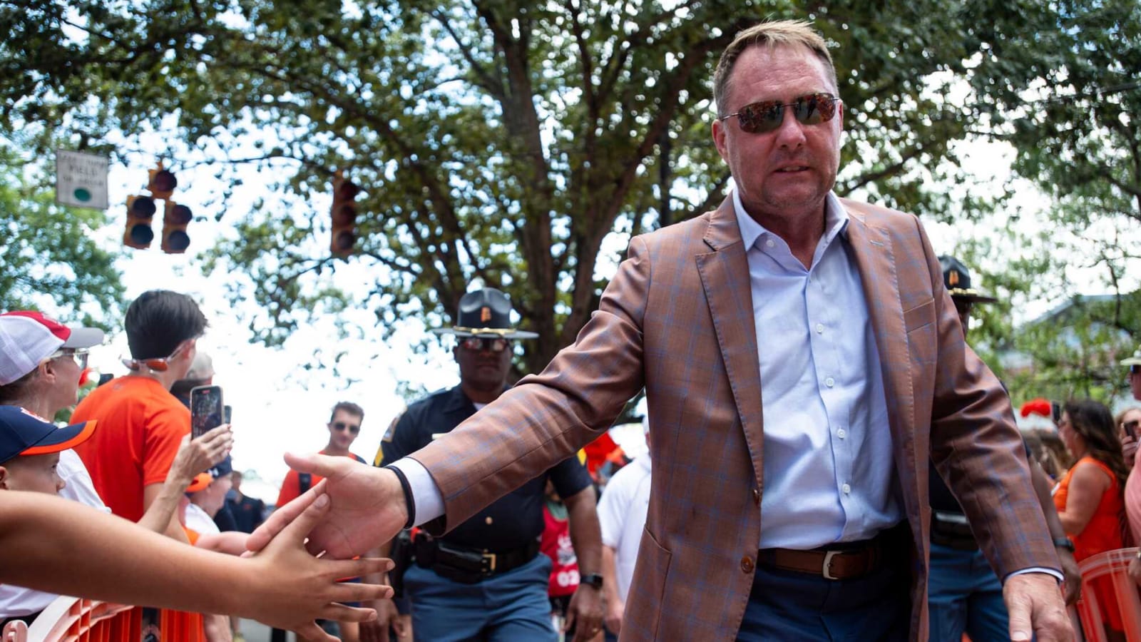 Quarterback who beat Alabama transfers to Auburn