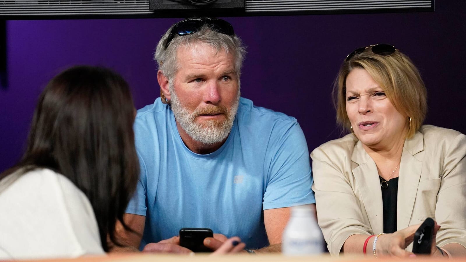 Texts paint bad picture for Brett Favre in welfare funds scandal