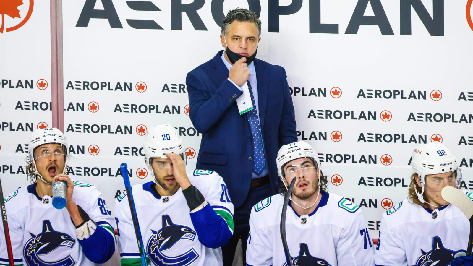 Canucks sign coach Travis Green to multiyear extension