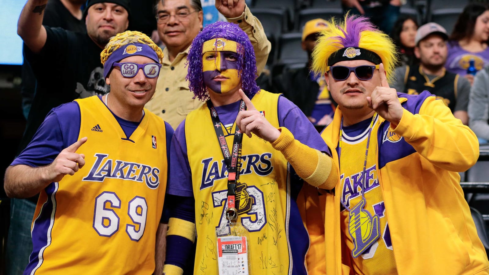Lakers fans boo during win over failing to get free tacos