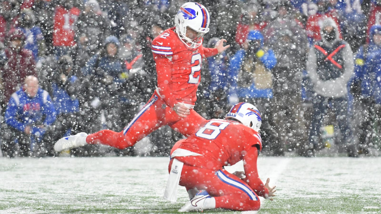 Bass nails FG to send Bills to playoffs, celebrates with slide in snow