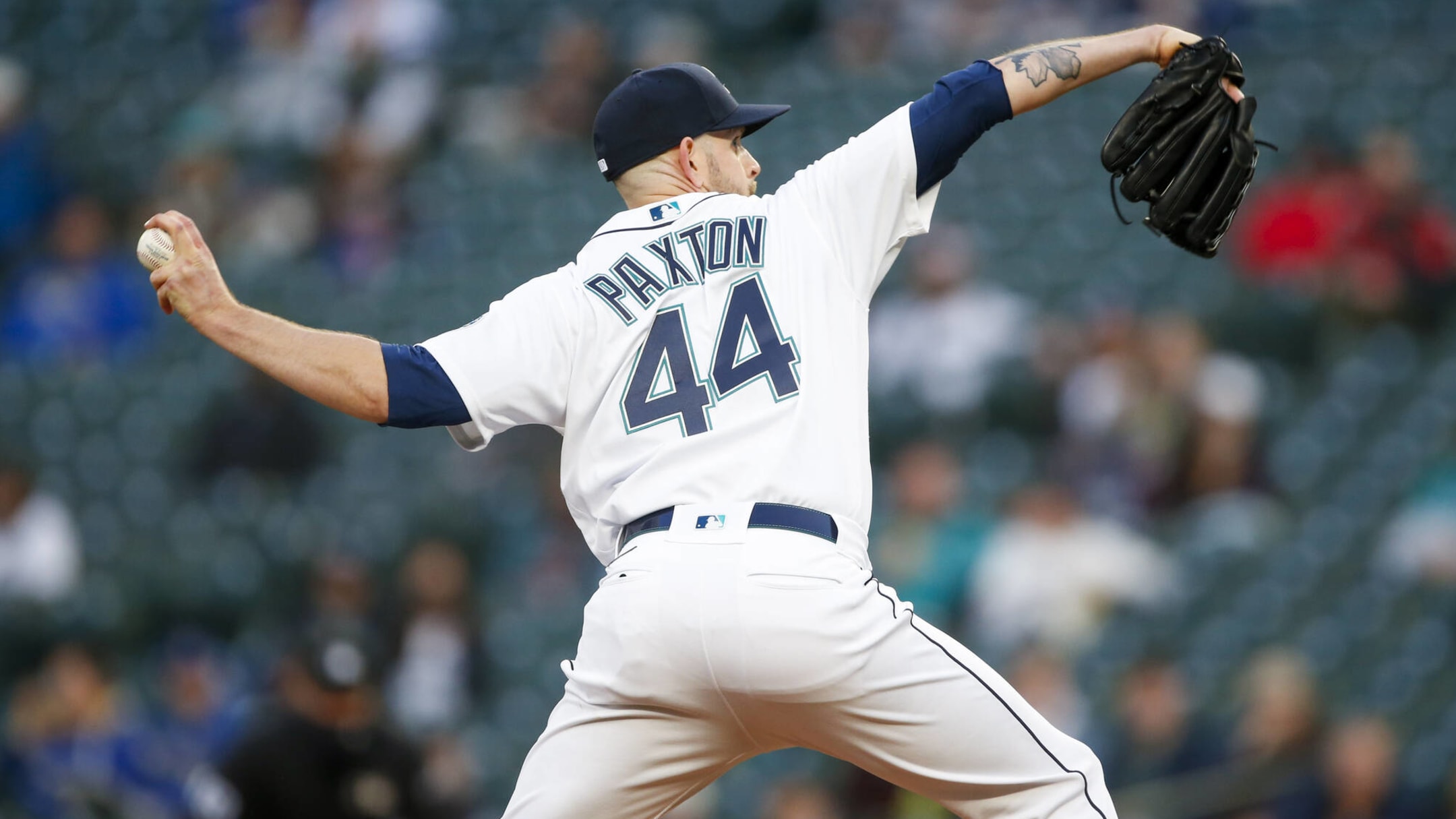 James Paxton returns to Red Sox, exercising $4M player option for 2023 