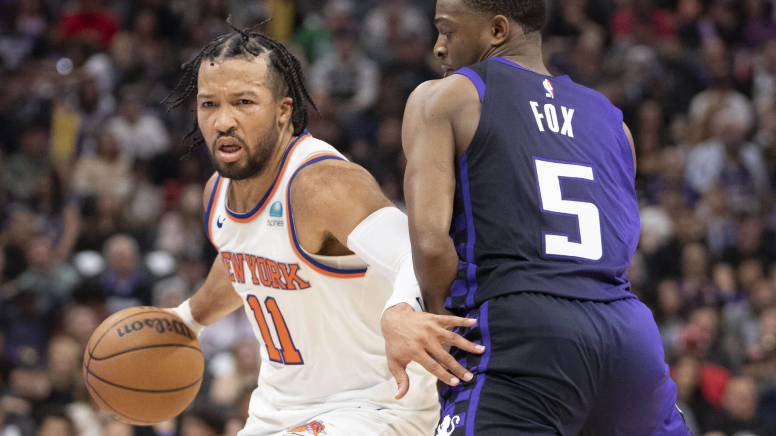Jalen Brunson completely bamboozled Kings defender with deceptive move