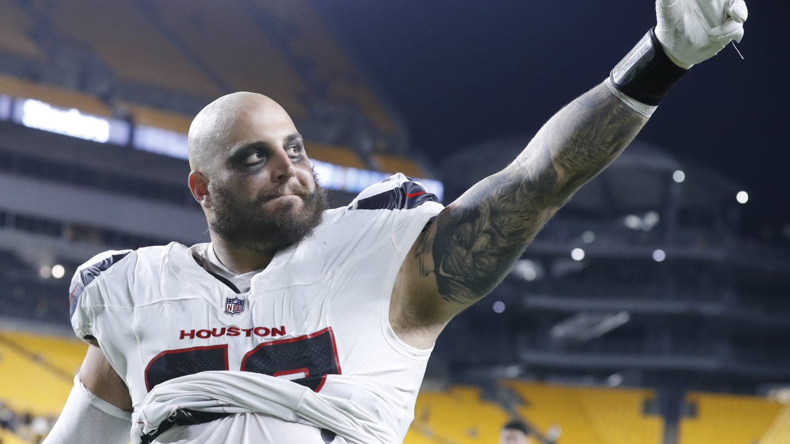 Texans retaining depth defensive lineman