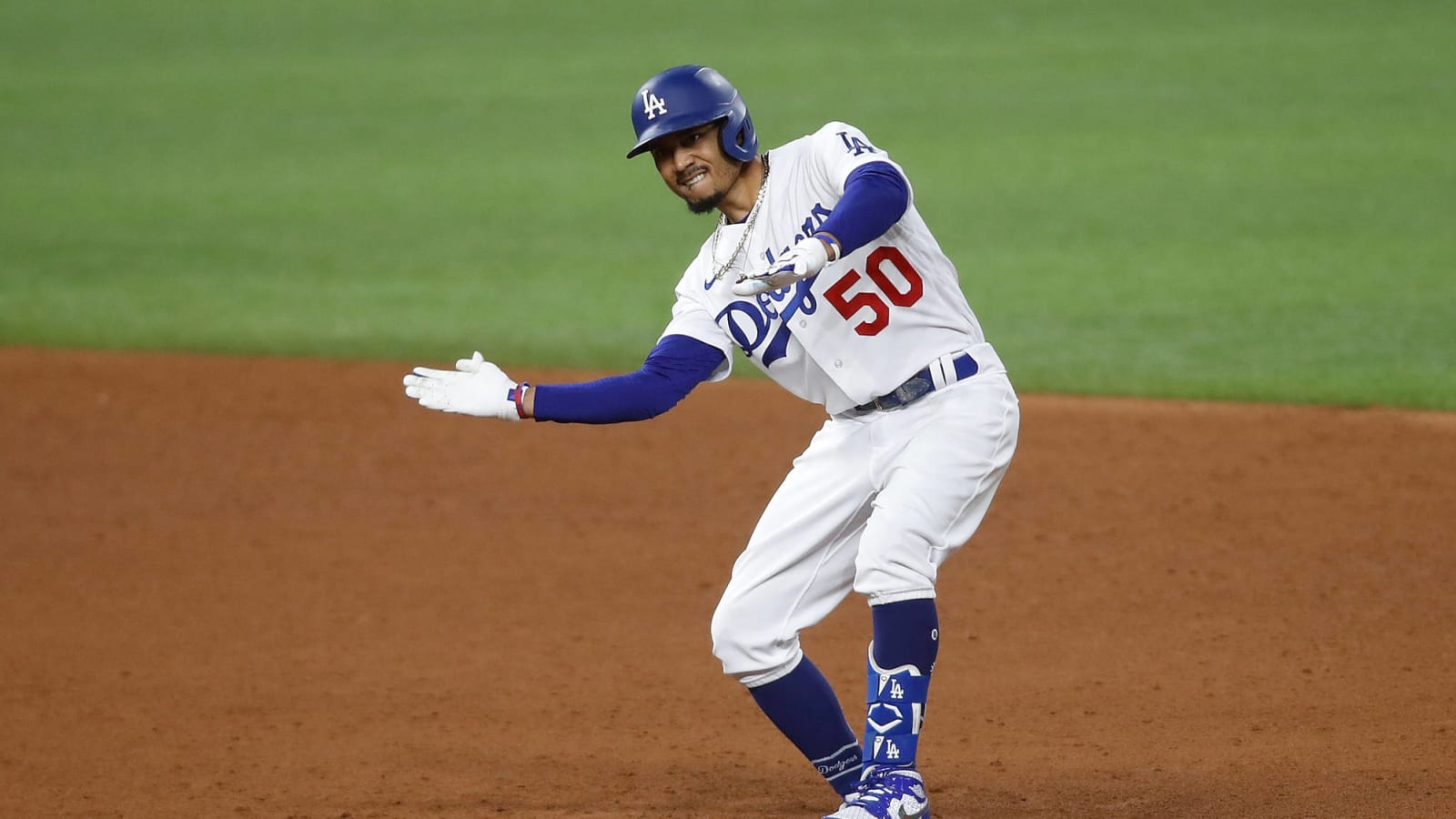 Mookie Betts talks Dodgers' war of words with Manny Machado