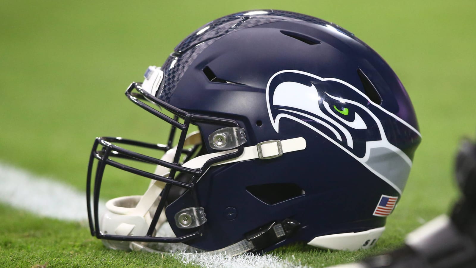 Seahawks' Darrell Taylor carted off field in scary scene