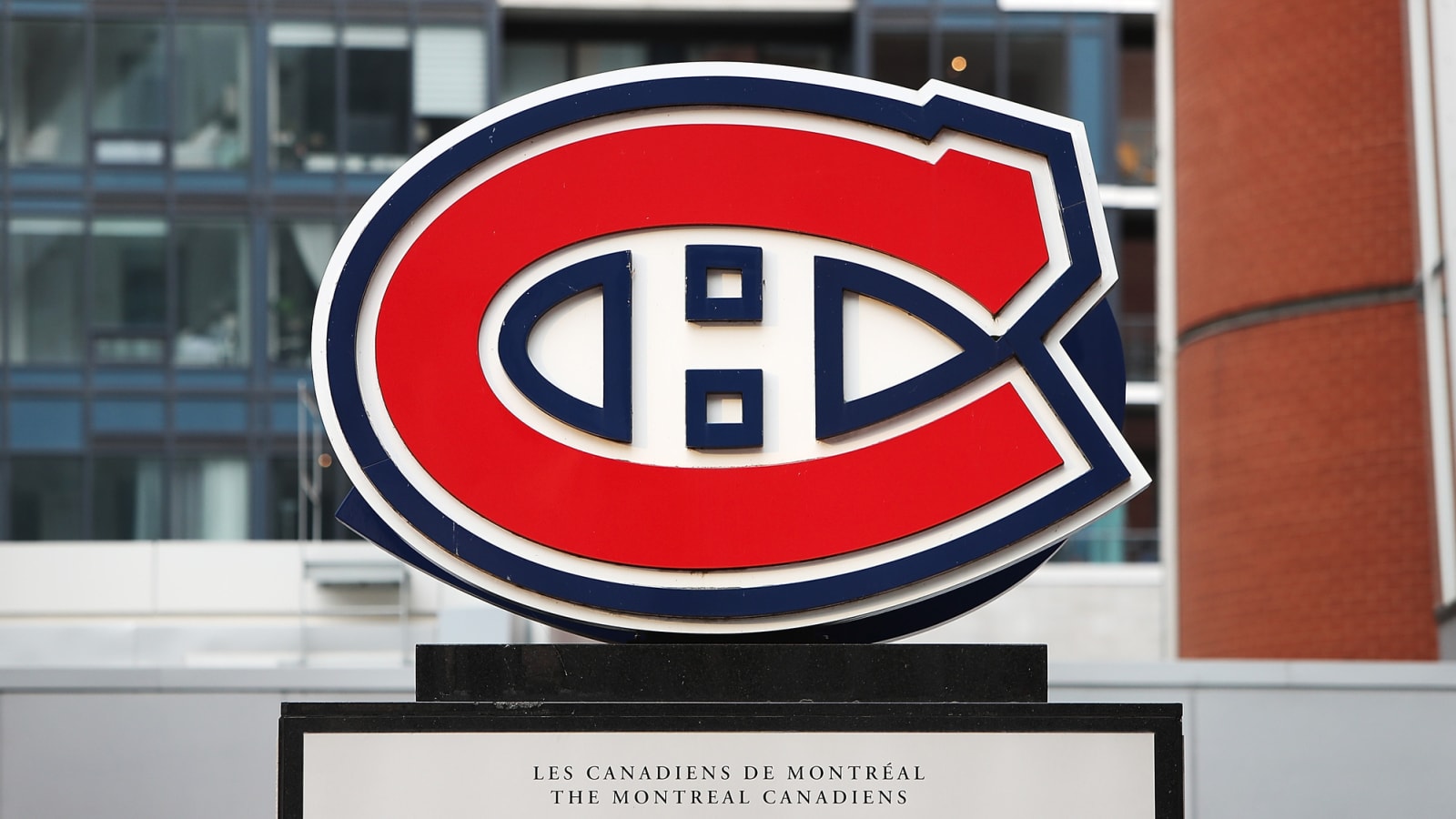 Canadiens Players Rally Around Chantal Machabée After Injury in Touching Display of Team Unity
