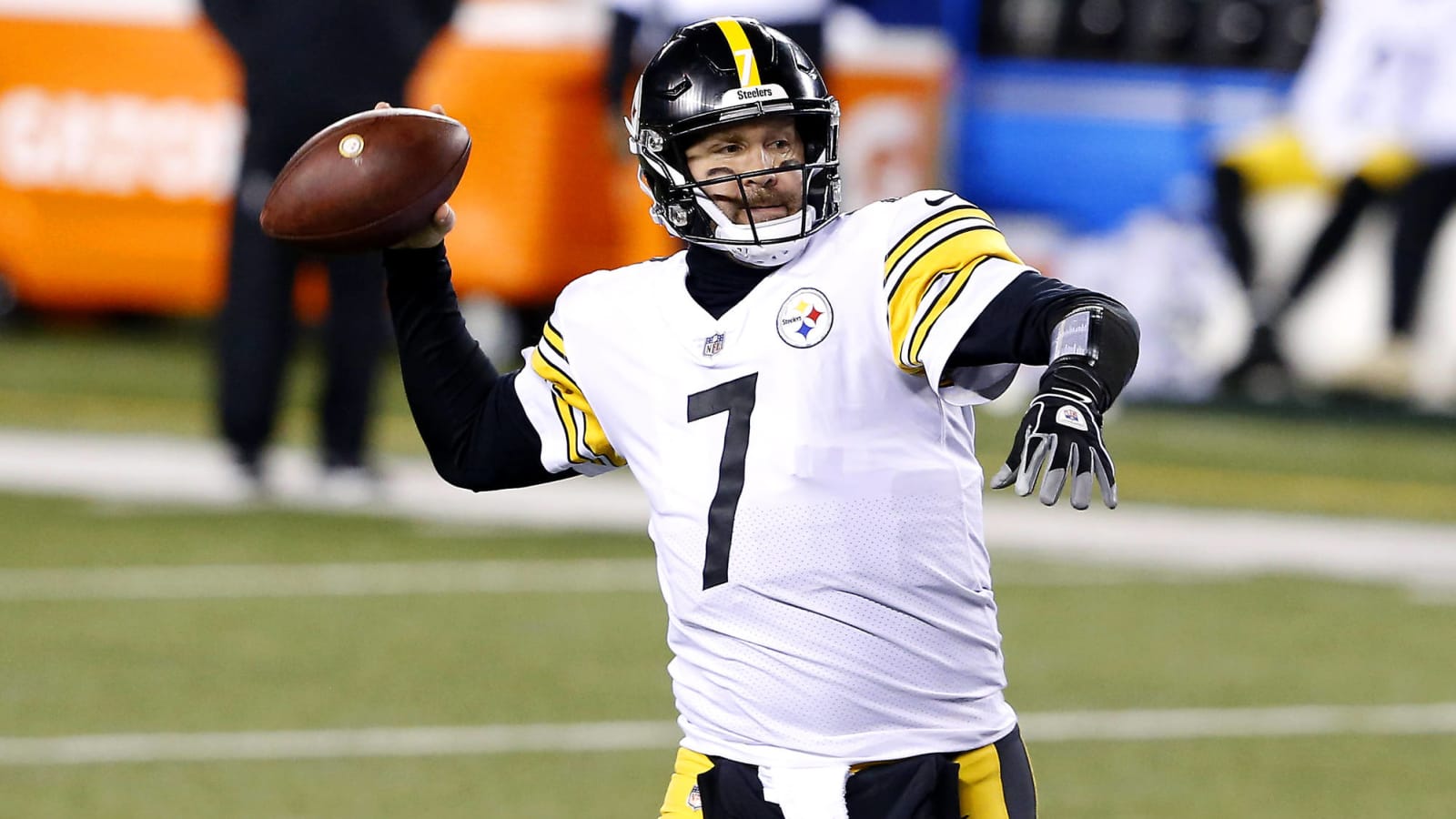 Roethlisberger agrees to restructured deal with Steelers