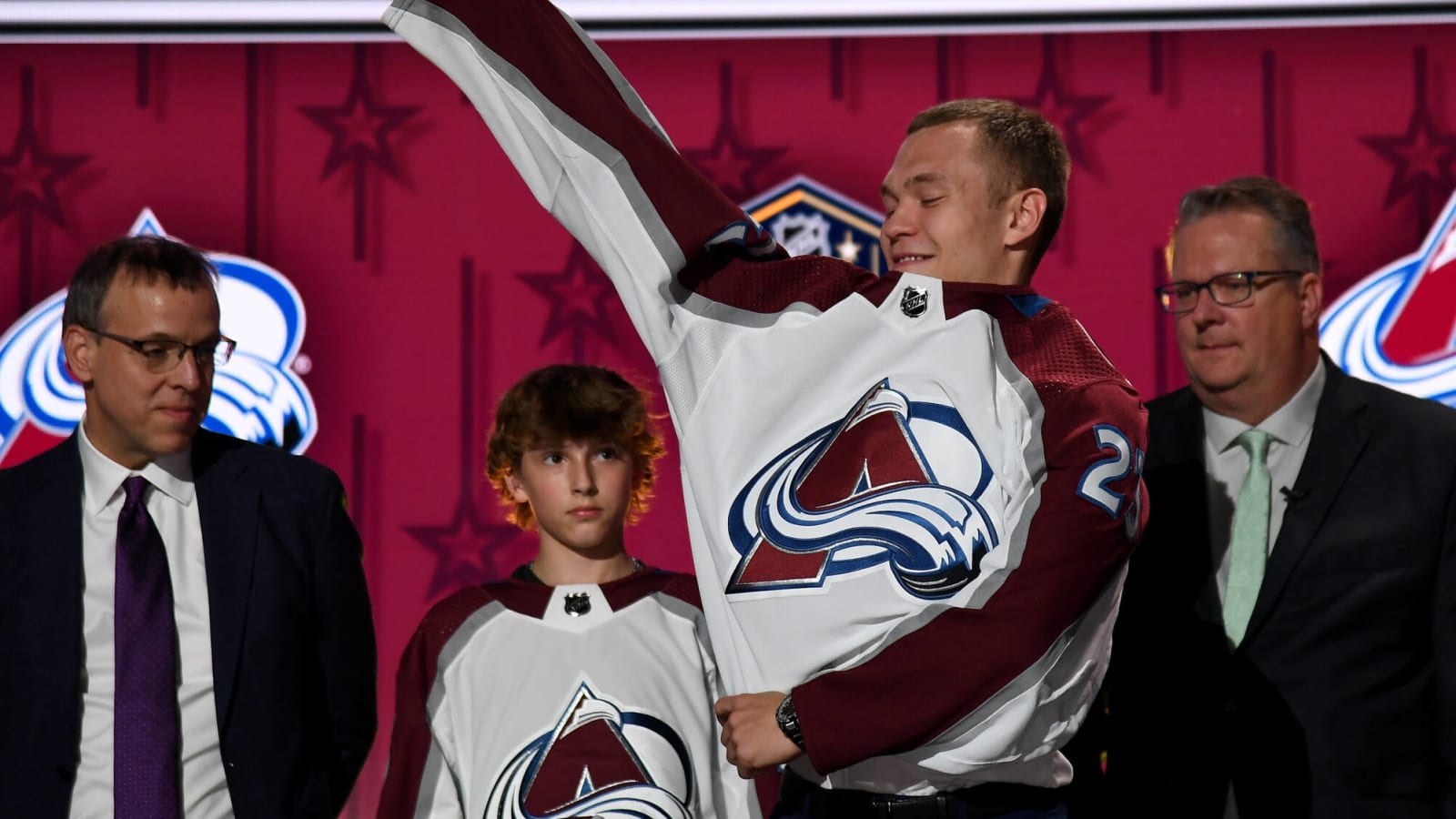 First Round Pick For Avalanche Extends Contract In KHL
