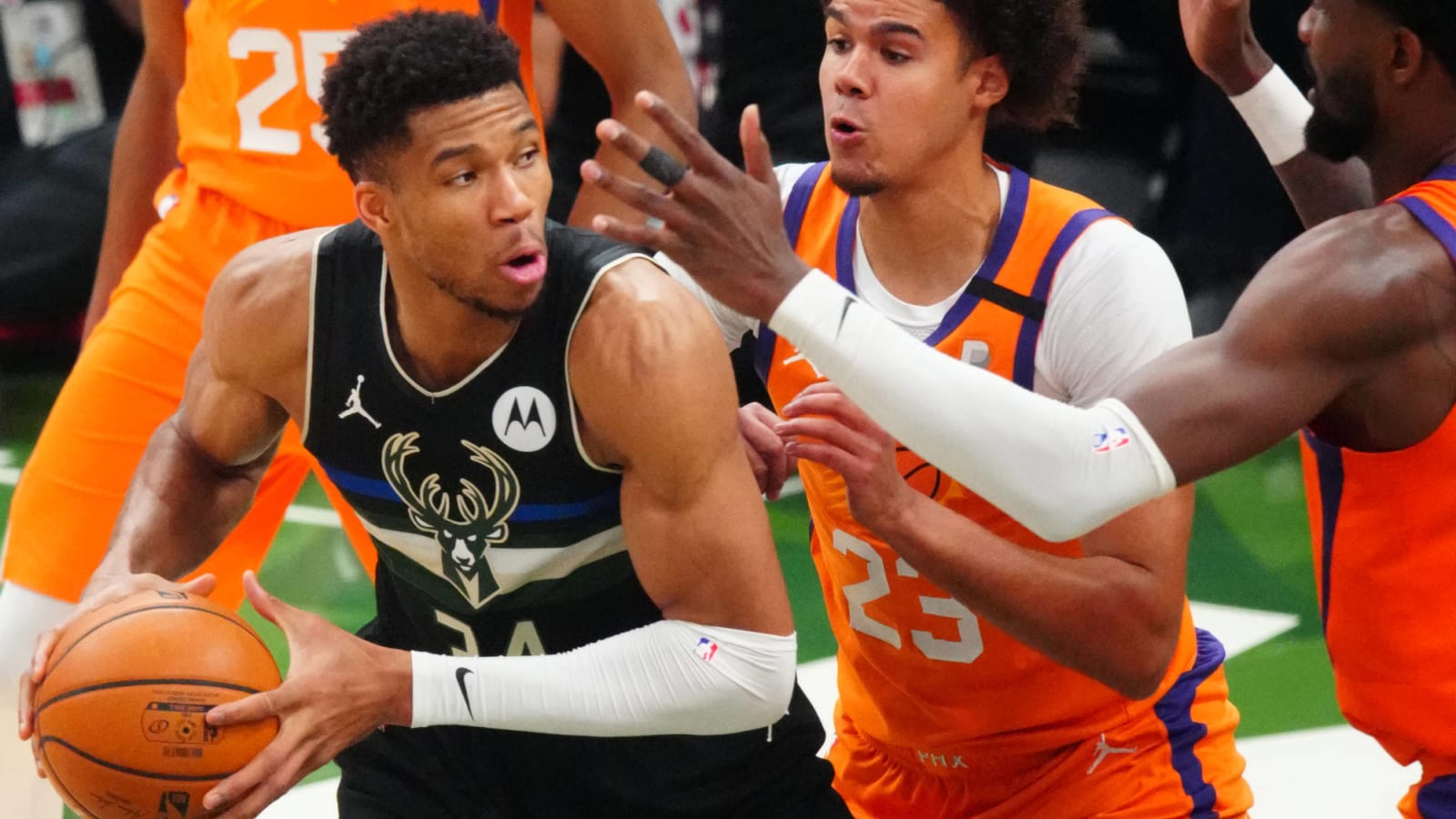 Watch: Giannis Antetokounmpo commits absolutely hilarious travel