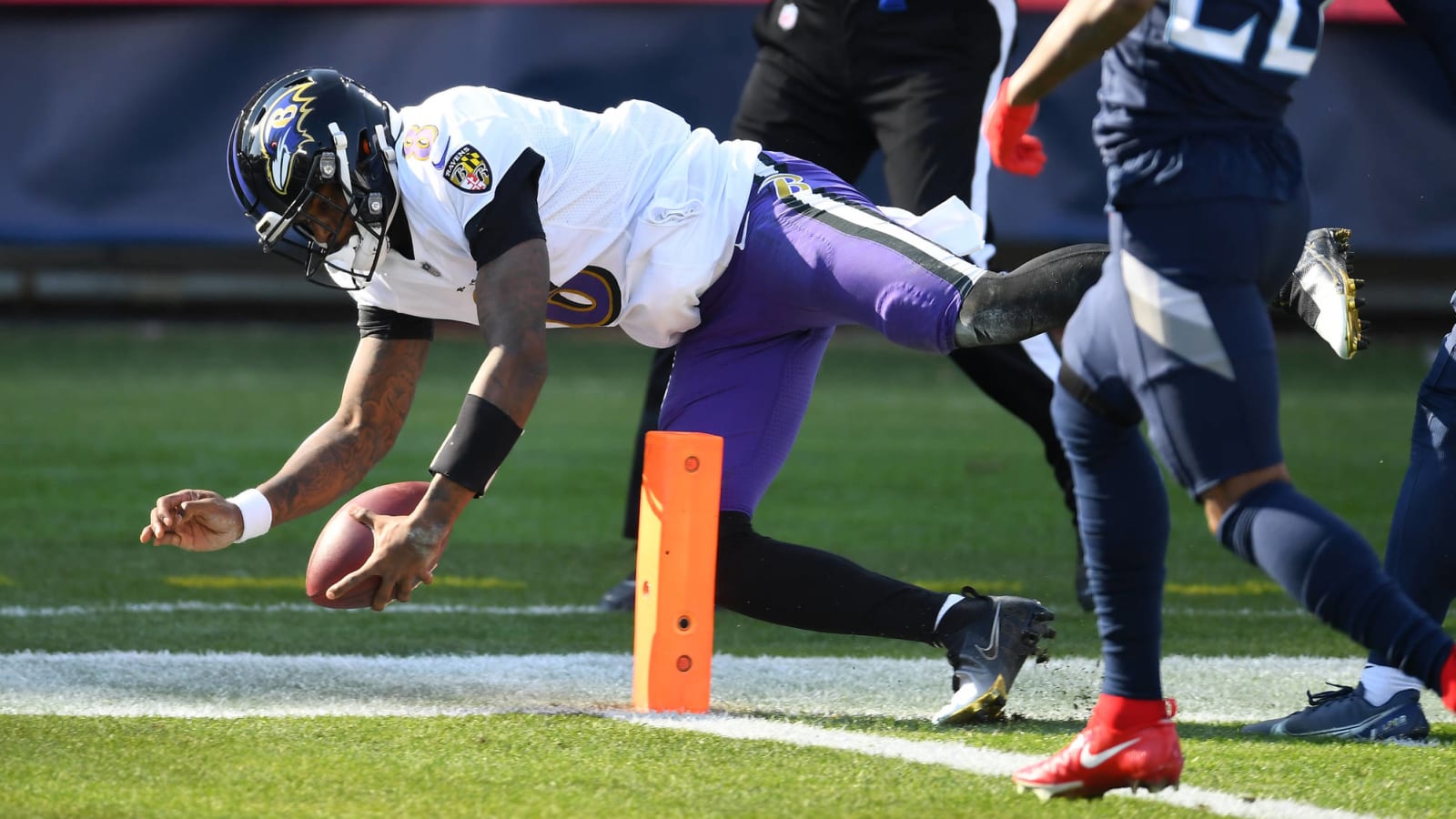 Lamar Jackson runs for nearly 50-yard TD against Titans