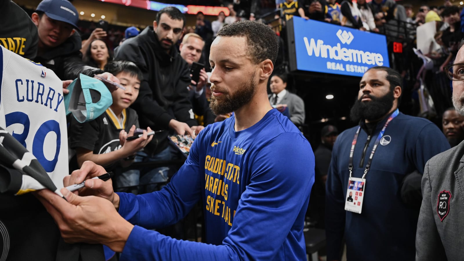 Suns mock 'bandwagoner' Warriors fans after NBA schedule release