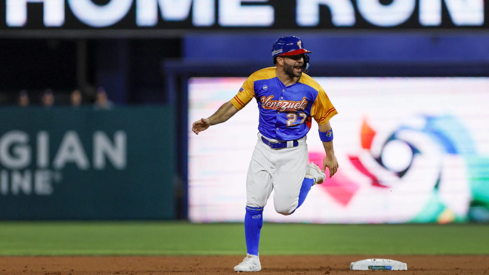 Watch: Jose Altuve exits WBC contest against US after being hit by pitch
