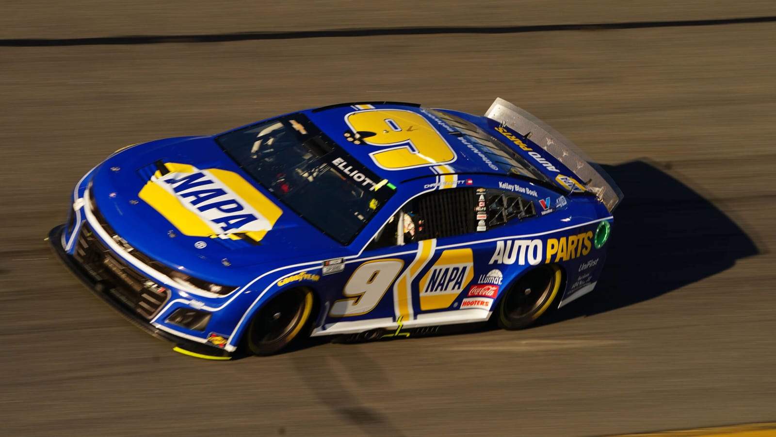 Watch: Chase Elliott wins first stage at Daytona 500