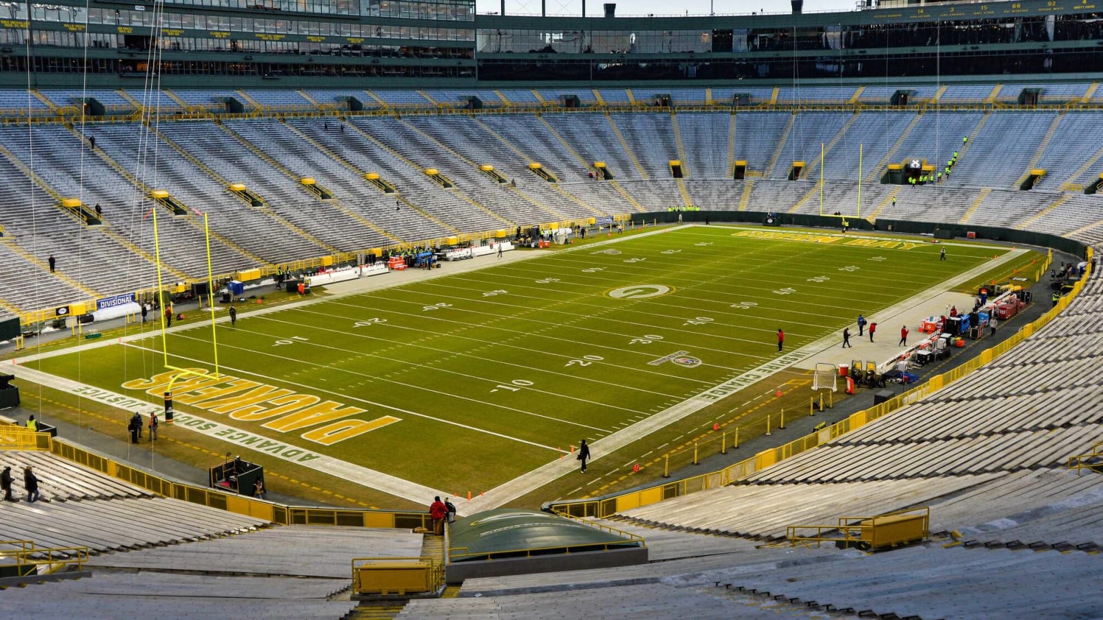 Lambeau Field is ready for tomorrow's Bayern Munich v Manchester City game!  : r/GreenBayPackers