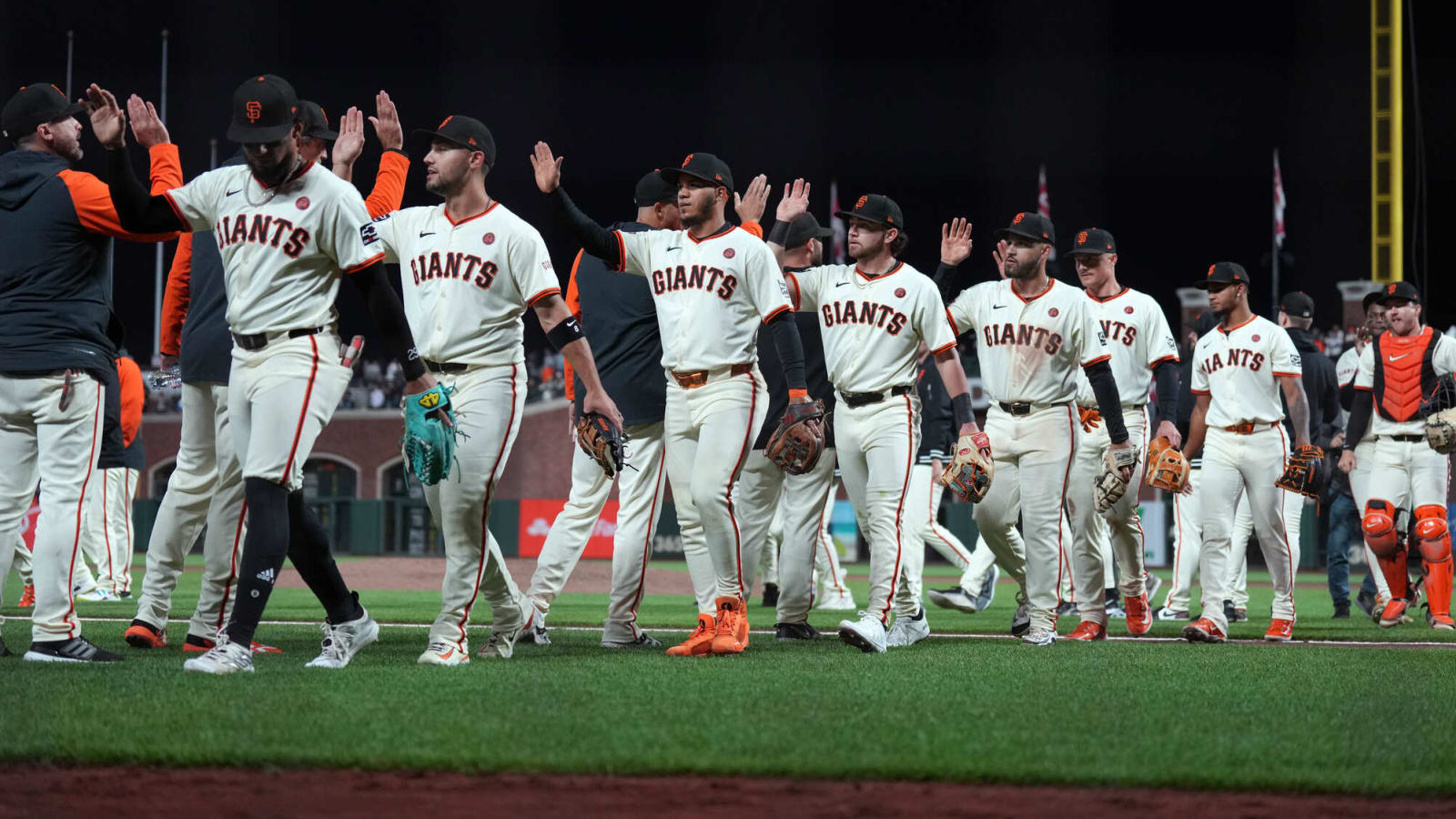 Can the Giants sweep the Cubs?