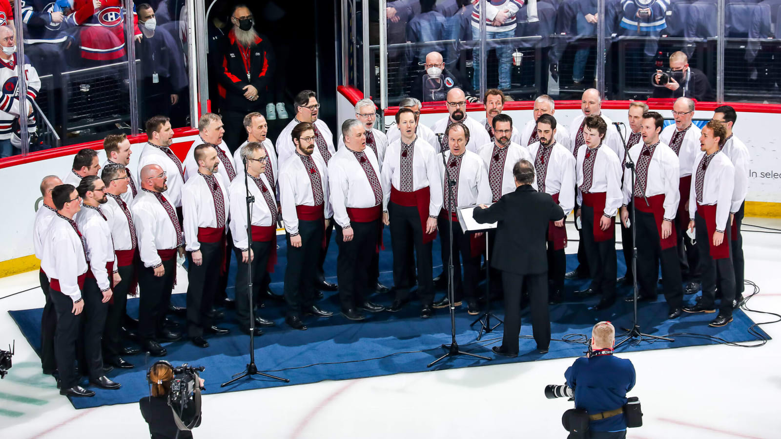 Hoosli Ukrainian Male Chorus performs national anthems