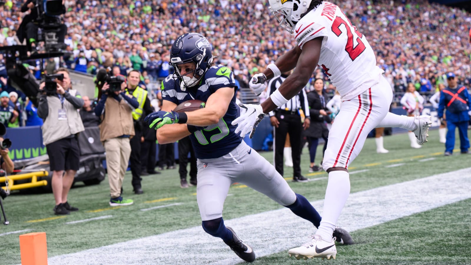 Watch: Jake Bobo’s absurd TD catch gives Seahawks lead over Cardinals