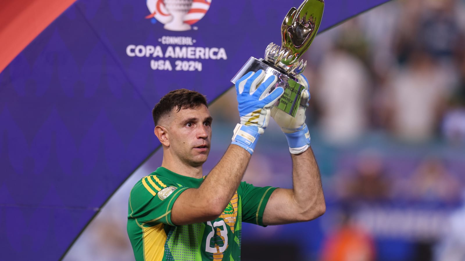 Why Lisandro Martinez avoided a red card for his reckless challenge on Cole Palmer