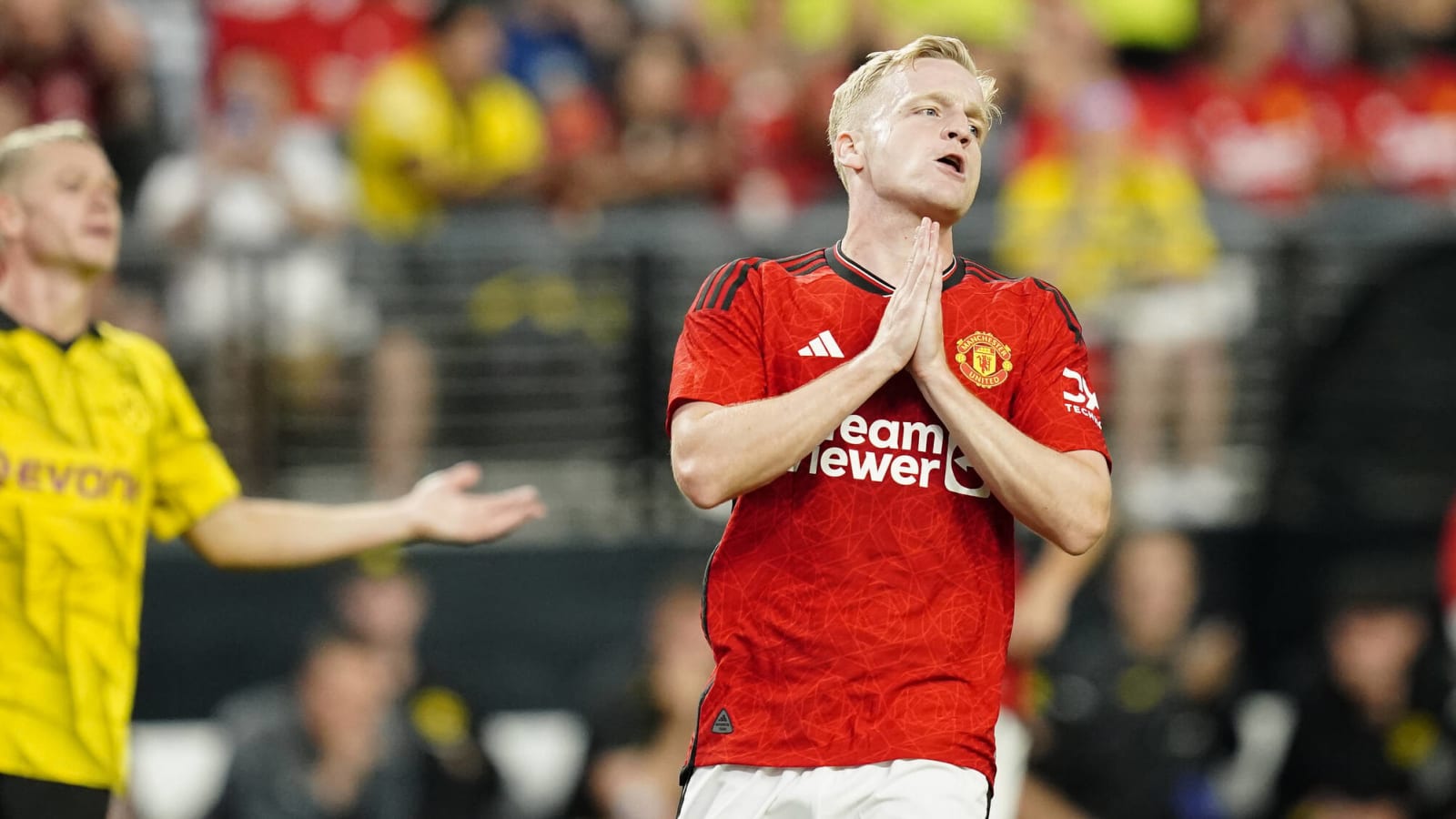 ‘Special place for me’ – Van de Beek contradicts agent with comments about his future