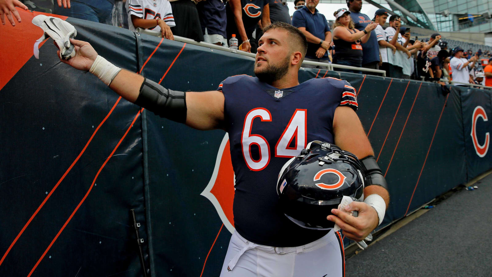 Former Chicago Bears offensive lineman agrees to terms with Raiders