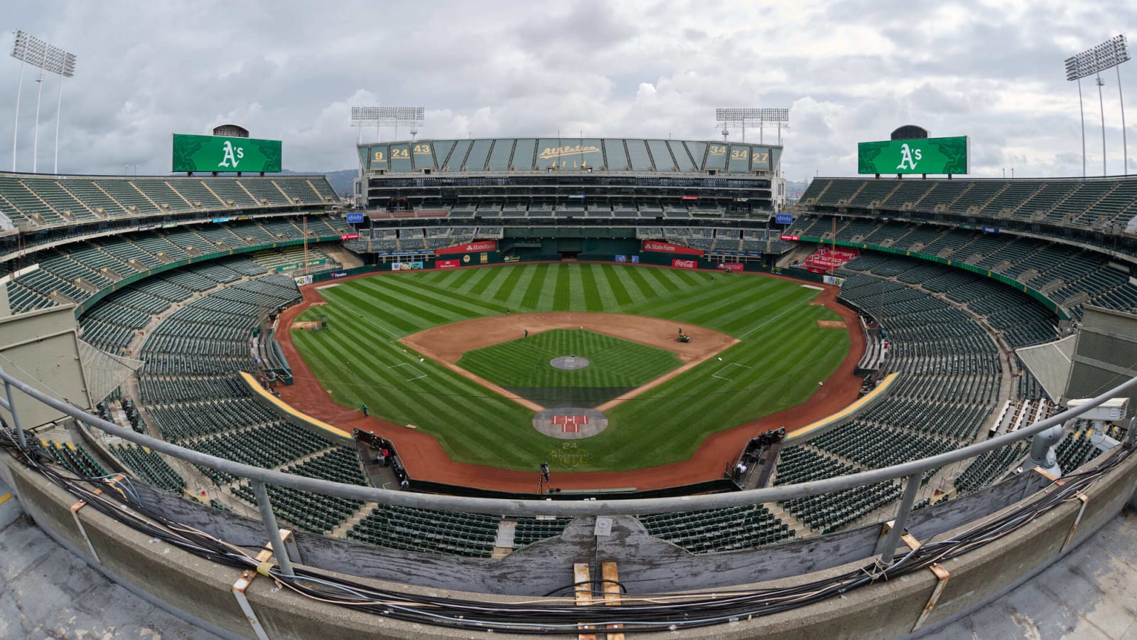 Grounds crew hands out dirt to fans as Oakland Coliseum hosts final A's game