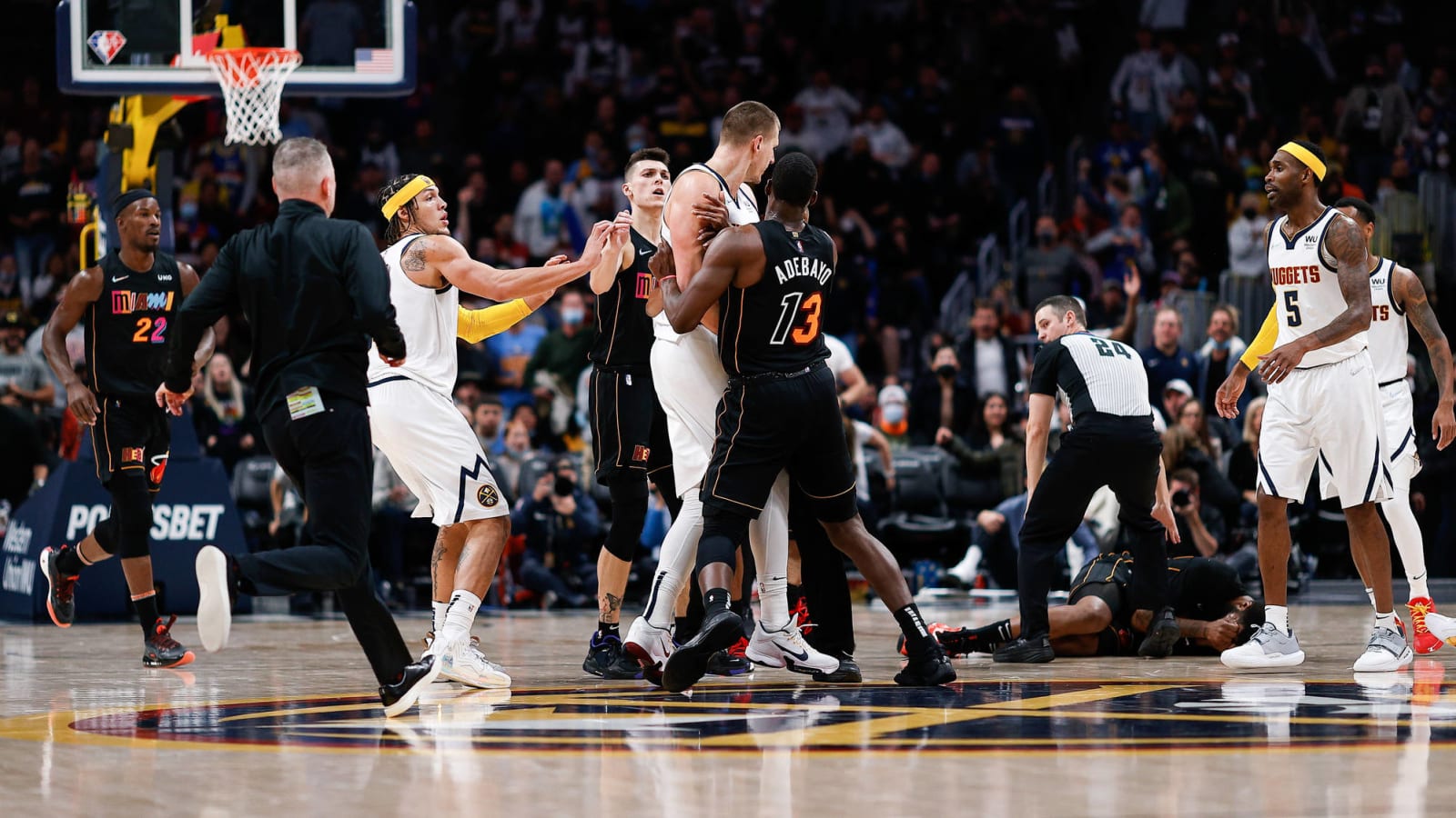 Photo shows Heat waiting in hall for Nuggets after Jokic-Morris incident