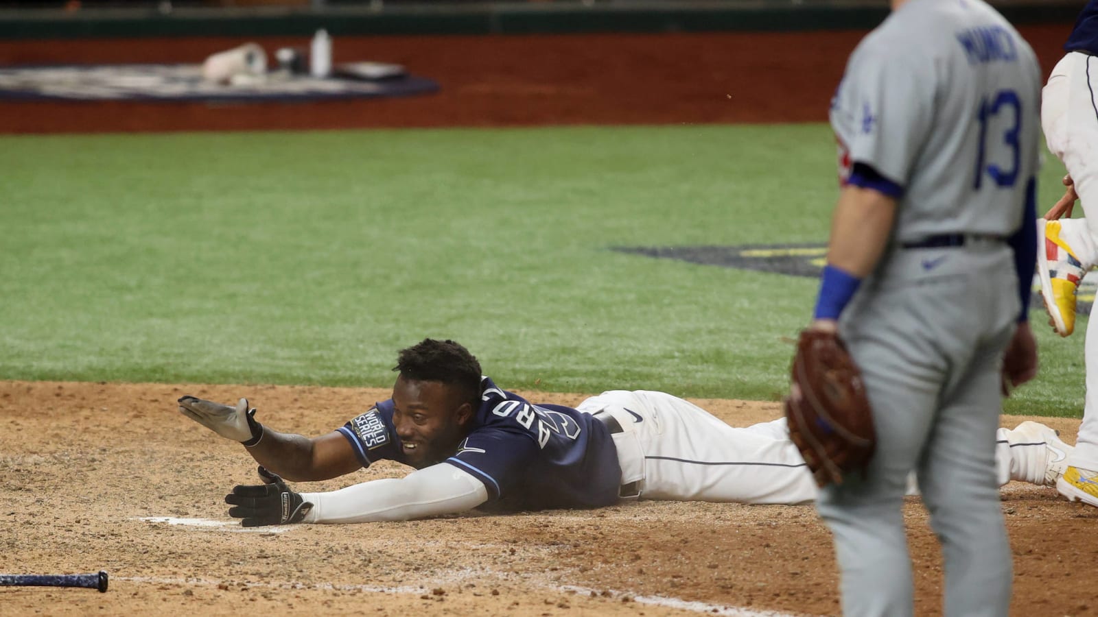 Rays beat Dodgers on crazy final play in Game 4